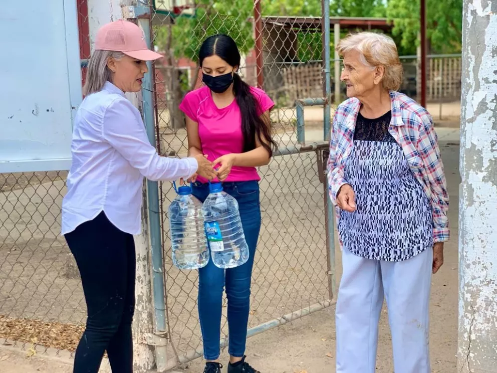 Comienza DIF Salvador Alvarado con la distribución de agua embotellada.