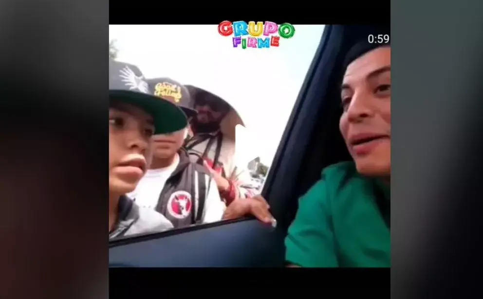 Eduin Caz le cumple el sueño al niño Emiliano en cantar juntos.