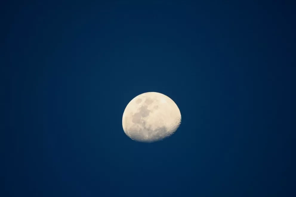 Registra tu nombre para que viaje a la Luna.