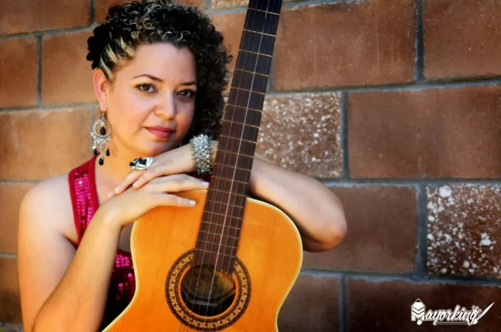 Leididiana cautiva con sus dos grandes talentos en el canto y los negocios