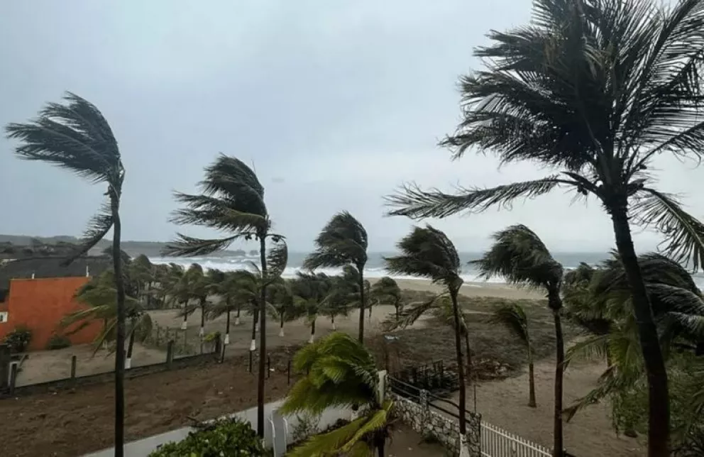 Apoyan a damnificados en Oaxaca por huracán Agatha
