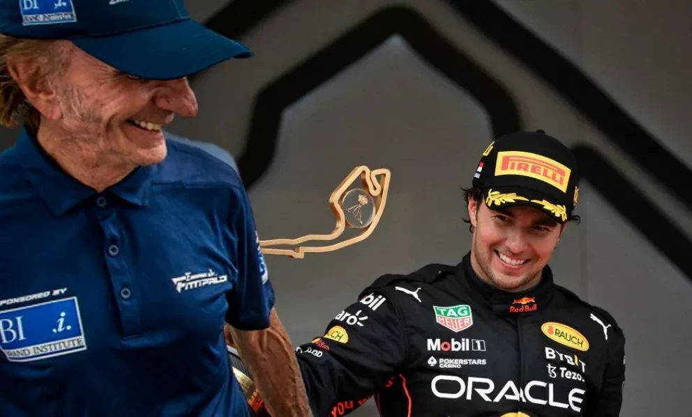 Emerson Fittipaldi ha revelado lo impresionado que está con las recientes actuaciones de Sergio Pérez