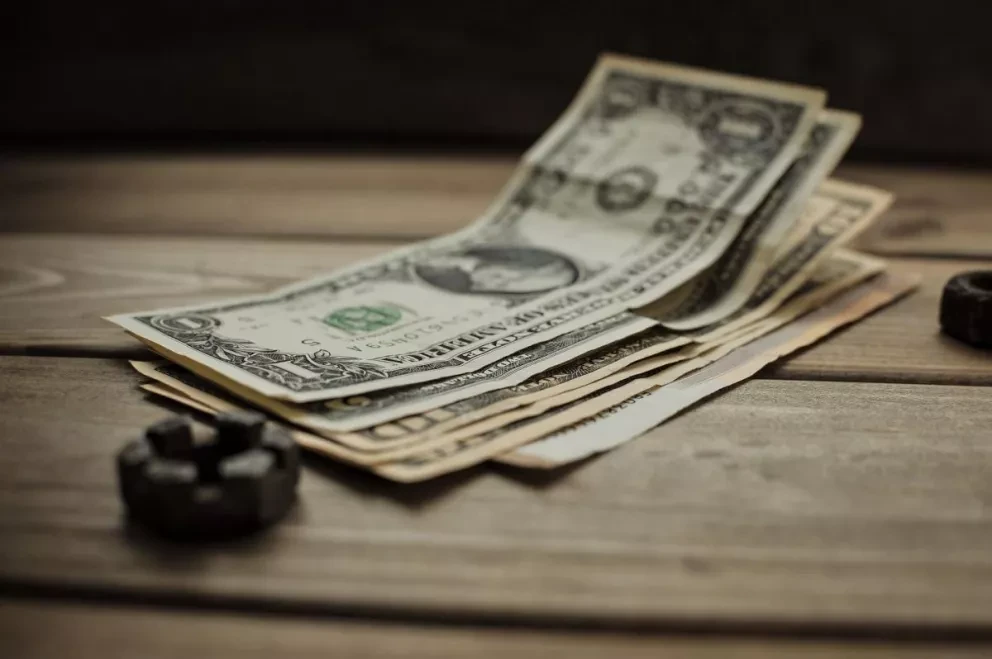¿Cuánto cuesta el dólar hoy 15 de junio? Peso sigue con racha negativa ante tambaleo de mercados