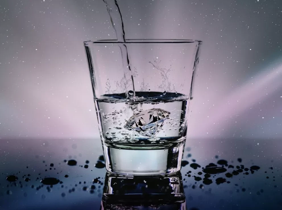Ingeniera mexicana crea robot que convierte aire en agua; la maquina se hace con inventos caseros