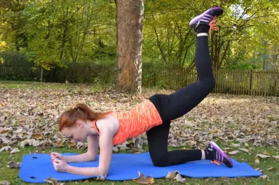El Yoga y las nueces grandes aliados para el cuerpo humano.