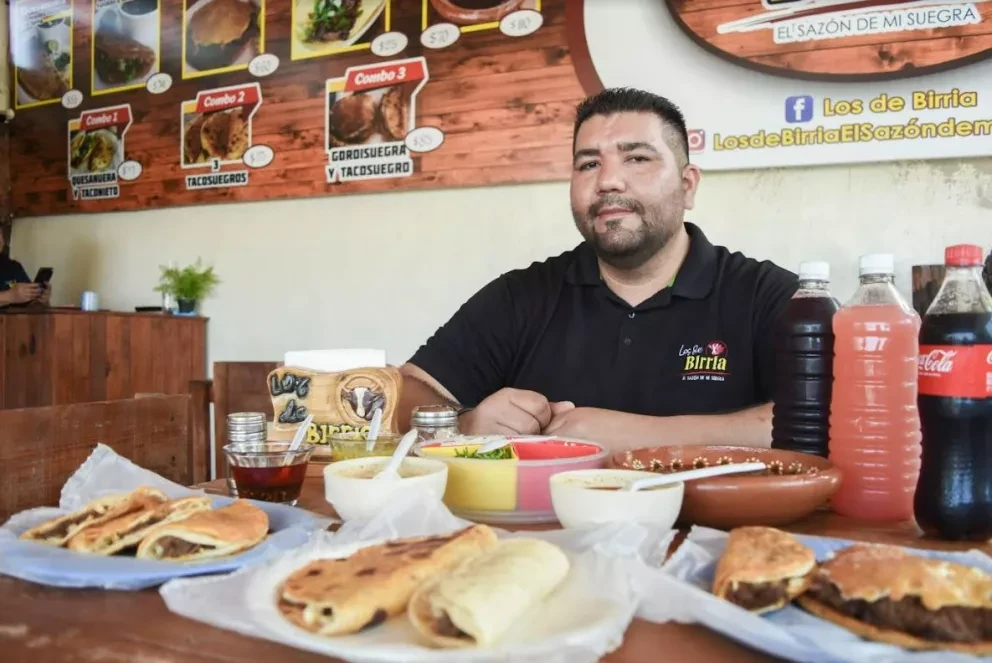 José de Jesús prepara la birria con la sazón de su suegra