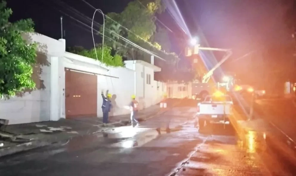 CFE con un avance de 89.8% de restablecimiento de energía eléctrica en Culiacán tras fuertes lluvias