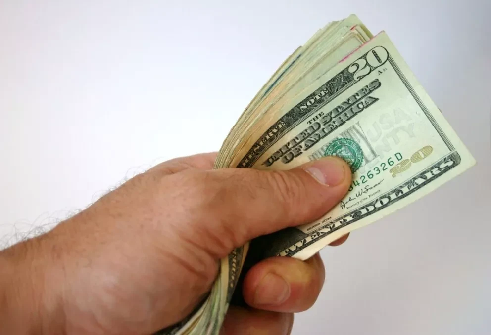 ¿Cuánto cuesta el dólar hoy 1 de julio? Mercados tambaleantes y precios hasta las nubes