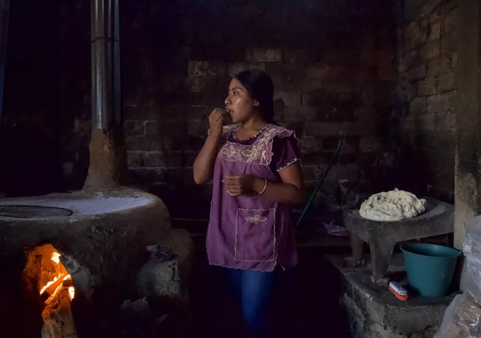 Yalitzia Aparicio se va a Oaxaca y te dice el paso paso la receta de las tlayudas. Fotos/Facebook Yalitza Aparicio