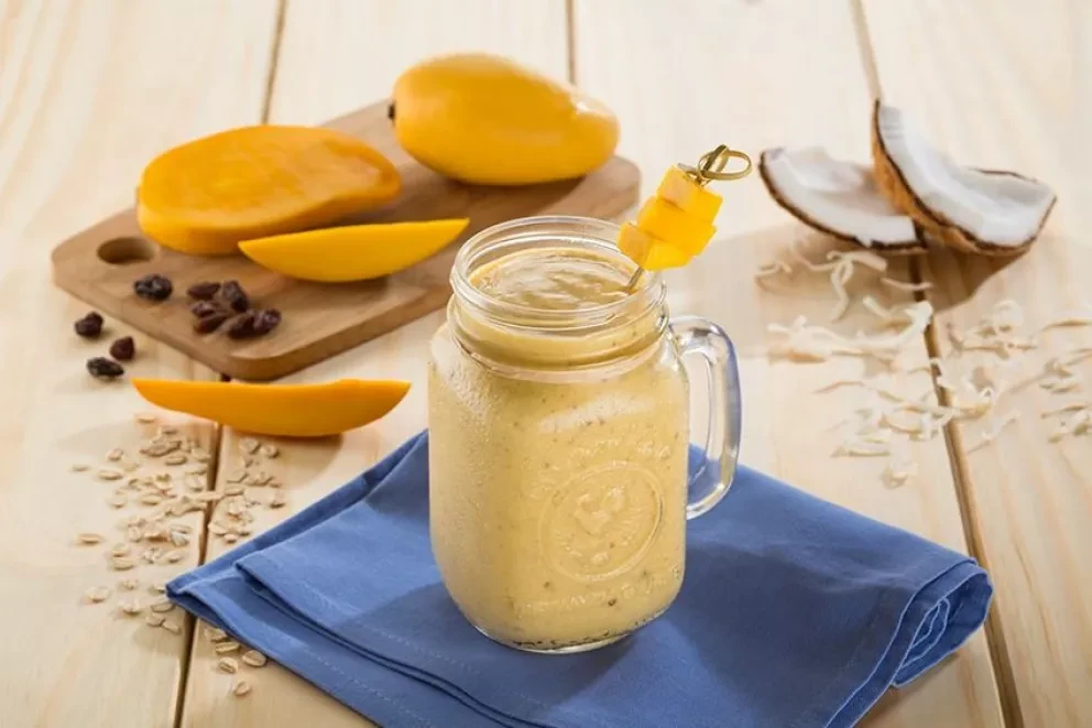 Agua de mango con coco