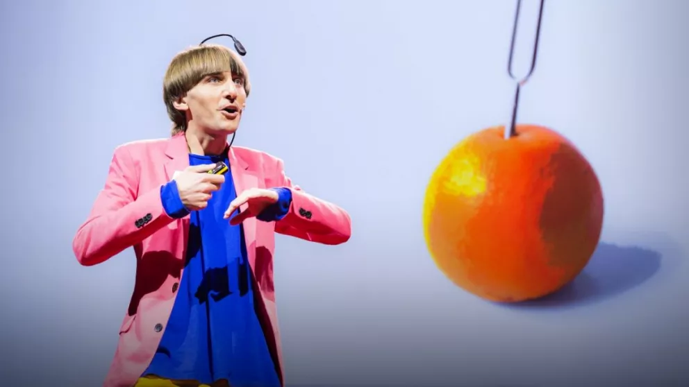 Neil Harbisson, el primer cyborg en el mundo que escucha más de 365 colores