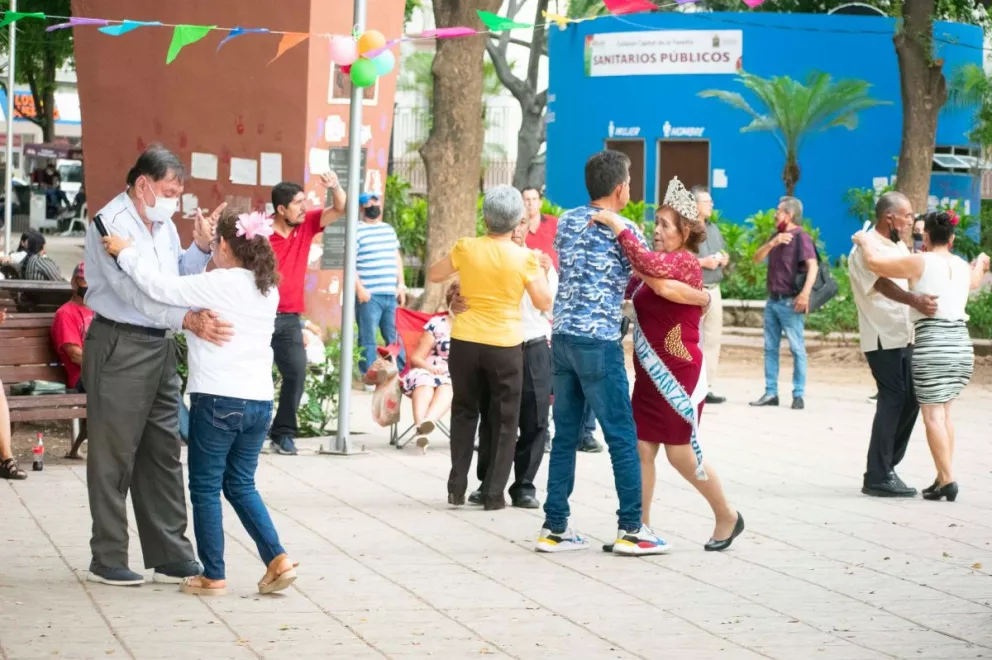 Una gran tarde disfrutaron los asistentes a Tardes de Danzón en la plazuela Obregón. FOTOS: Instituto Municipal de Cultura