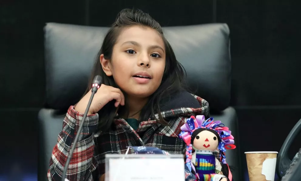 Adhara Pérez, la niña prodigio de México que ha terminado dos carreras universitarias