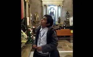 Joel, el niño invidente que canta con el corazón