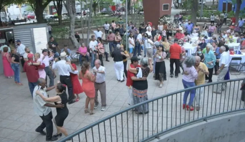 22 años de Tardes de Danzón en la plazuela Obregón en Culiacán. Fotos: Lino Ceballos