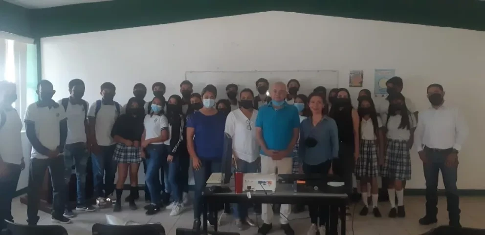 Capacitan a estudiantes del CBTA 261 en arborización y cuidado del ambiente
