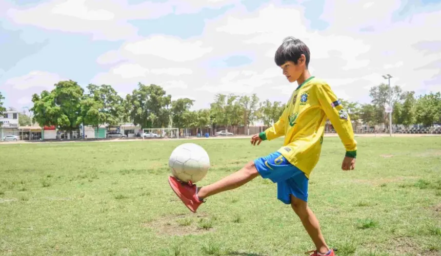 Juan Carlos Quiñonez le pone disciplina a la infancia para ser futbolista profesional