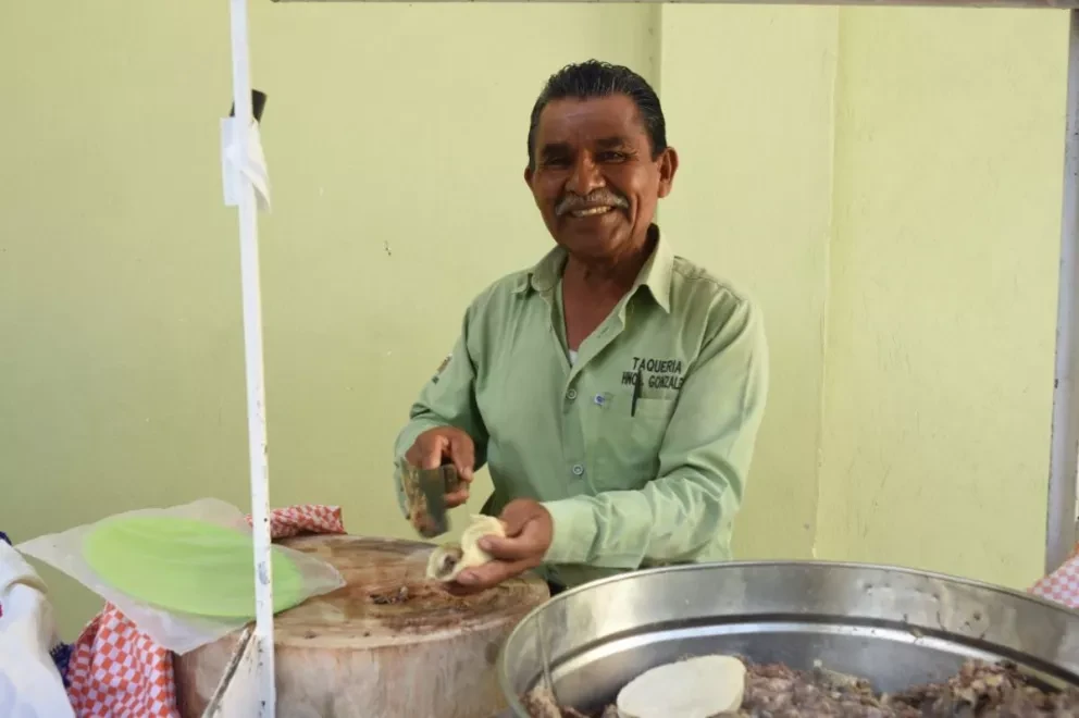 Eusebio, esta es la historia del gran taquero de Villa Juárez que sacó adelante a sus hijos y logró estudiar una licenciatura.
