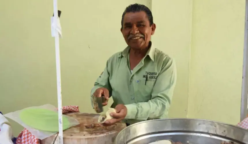 Eusebio, esta es la historia del gran taquero de Villa Juárez que sacó adelante a sus hijos y logró estudiar una licenciatura.