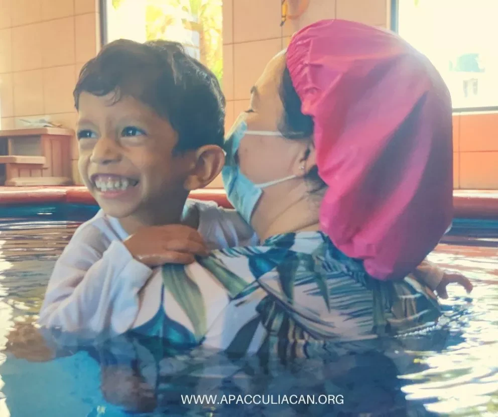 Dona Amor y ayuda a personas con problemas cerebrales en APAC