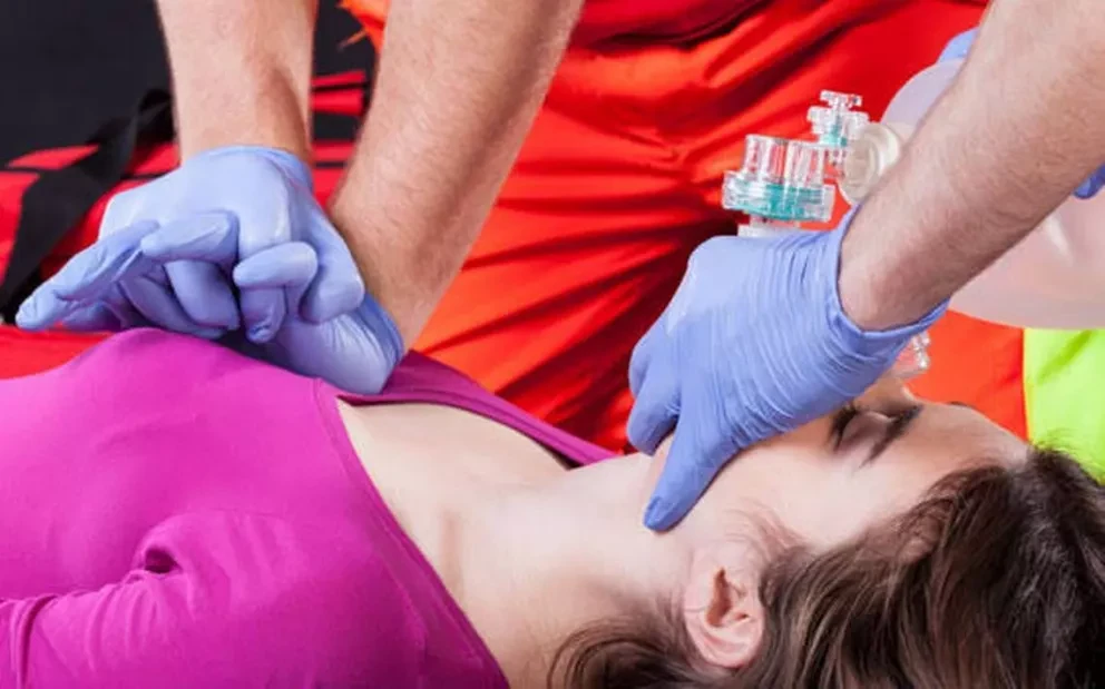 Conoce cómo iniciar el RCP en caso de que una persona tenga un paro cardiaco