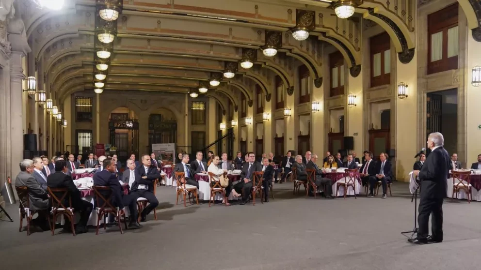 Rubén Rocha Moya y empresarios se reúnen con AMLO en CDMX.