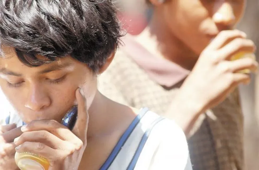 ¿Cómo prevenir que mi hijo adolescente se inicie en las drogas?