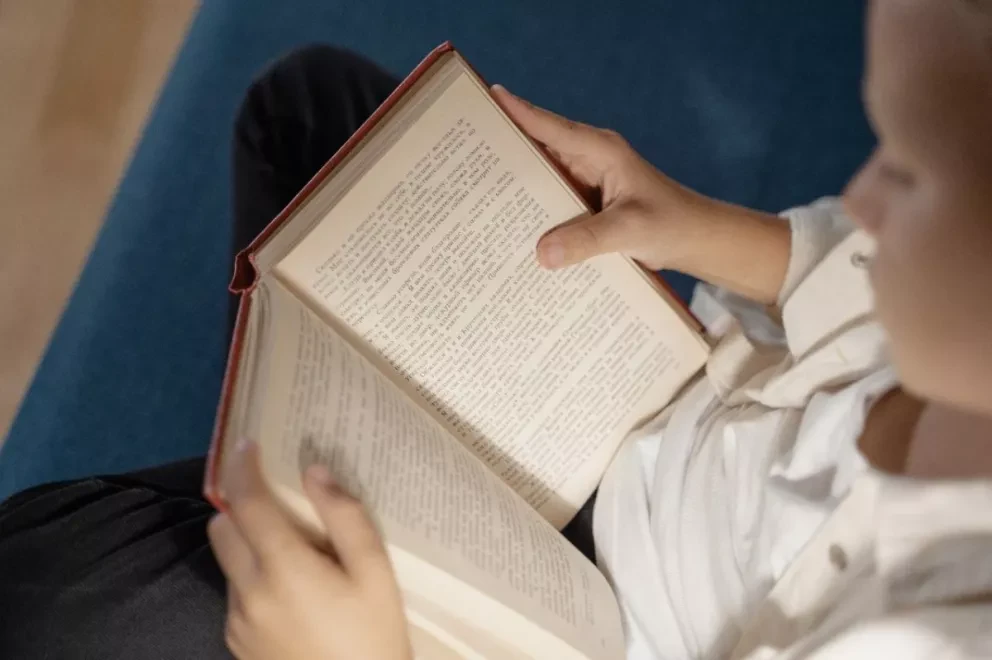 Seis libros que tus hijos tienen que leer durante su adolescencia.