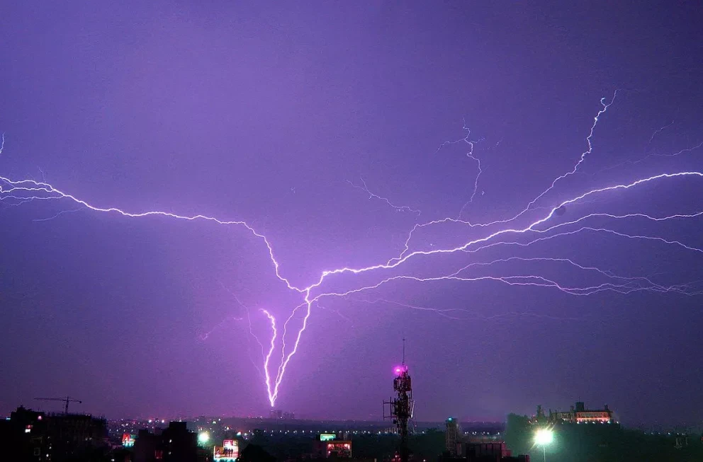 Qué hacer durante una tormenta eléctrica para no salir dañado.