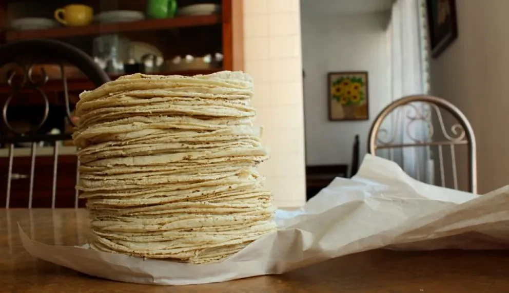 Tortillas se venden por Facebook, consumidores encuentran opciones para lidiar con altos precios