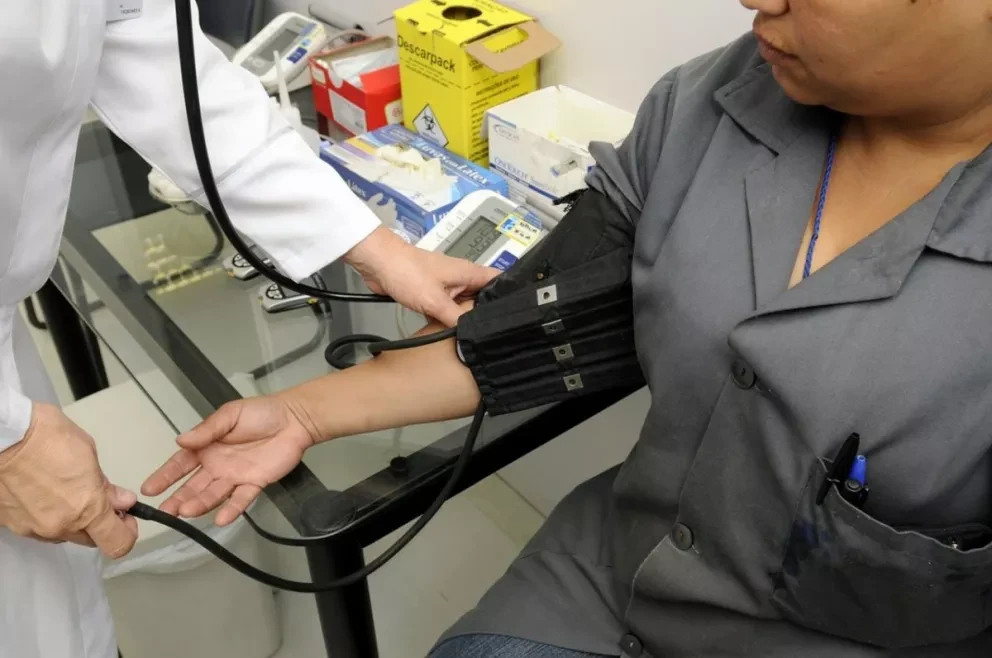 ¿Qué es el hipotiroidismo? La enfermedad silenciosa en mujeres mayores de 60 años