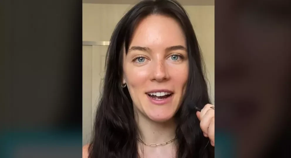 Ella es Kyla Scanlon, la chica que te enseña finanzas a través de TikTok.