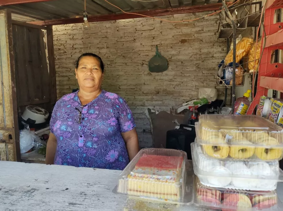 Consuelo Flores decide emprender un negocio de venta de comida en la colonia Amistad en Culiacán, Sinaloa