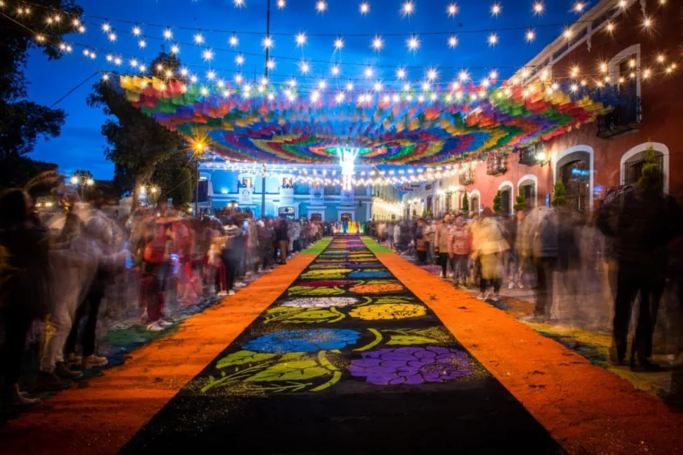 En Tlaxcala, México está el tapete de aserrín más largo del mundo y obtiene Record Guinness.