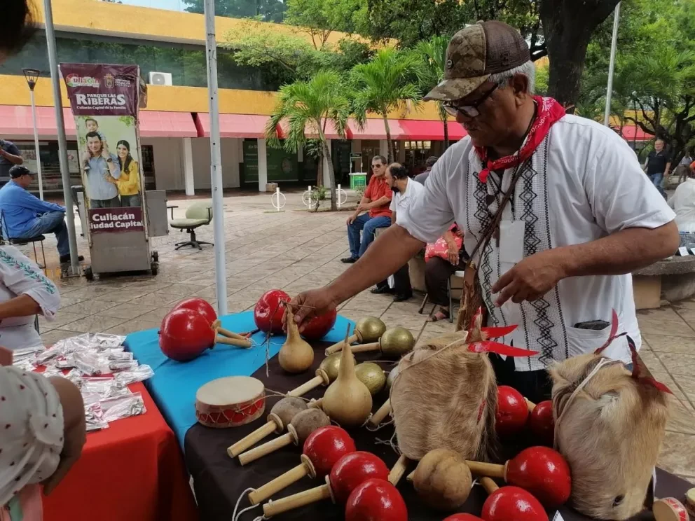 El amor de padre llevó a Demetrio Mendoza a dedicarse a la artesanía autóctona