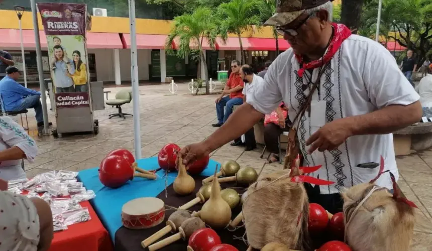 El amor de padre llevó a Demetrio Mendoza a dedicarse a la artesanía autóctona