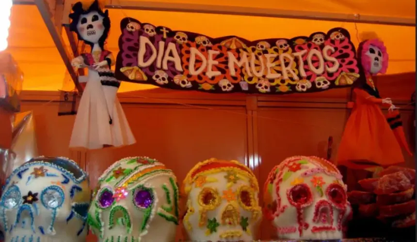 ¿Qué día se celebra el Día de Muertos?