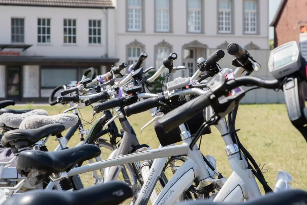 Francia da 4 mil euros a las personas que quieran cambiar su auto por una bicicleta