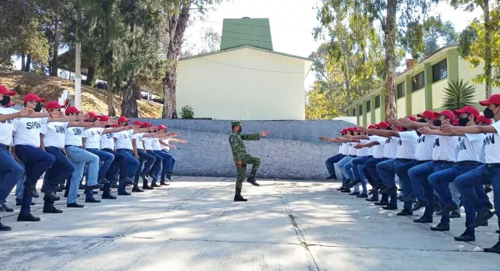 Morena quiere hacer obligatorio el Servicio Militar para mujeres
