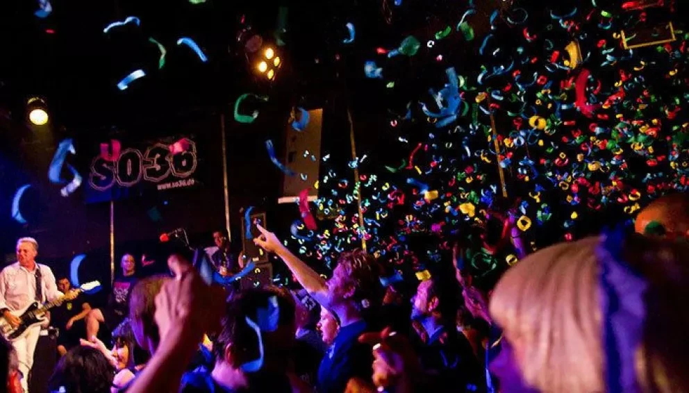 Puedo ir a la cárcel por hacer una fiesta afuera de mi casa.