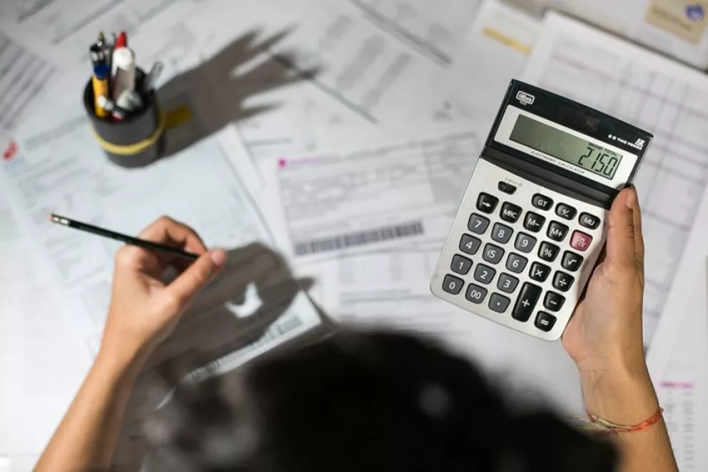 El SAT informa una facilidad administrativa para la reducción de multas fiscales.