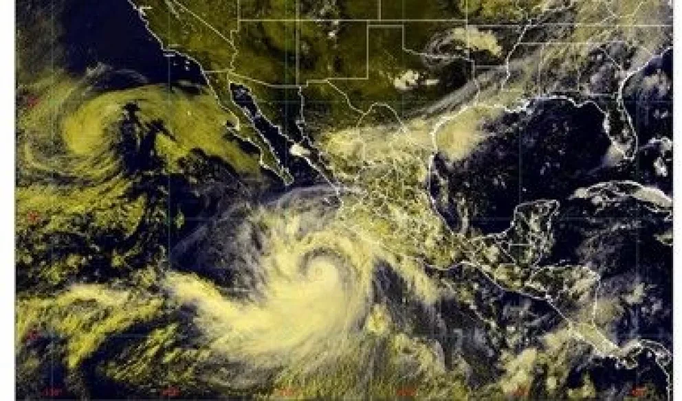 Kay ya es huracán categoría 1 en la escala Saffir-Simpson.