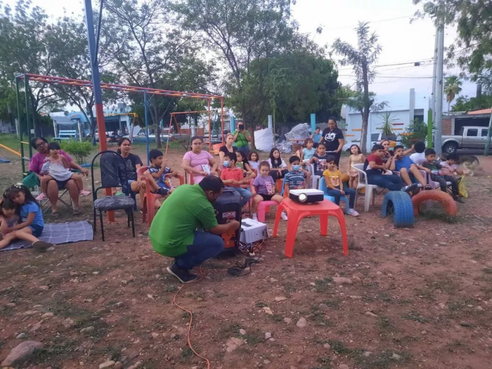 Con dedicación Marcos Domínguez convierte un baldío en un esplendoroso parque alegre