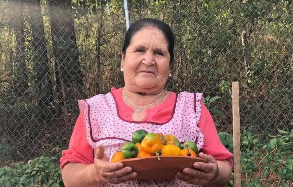 Doña Angela, una abuela de 72 años del Rancho Pablo Cuin, en el municipio Ario de Rosales en Michoacán se posiciona como una de los más grandes de la cocina en el mundo.