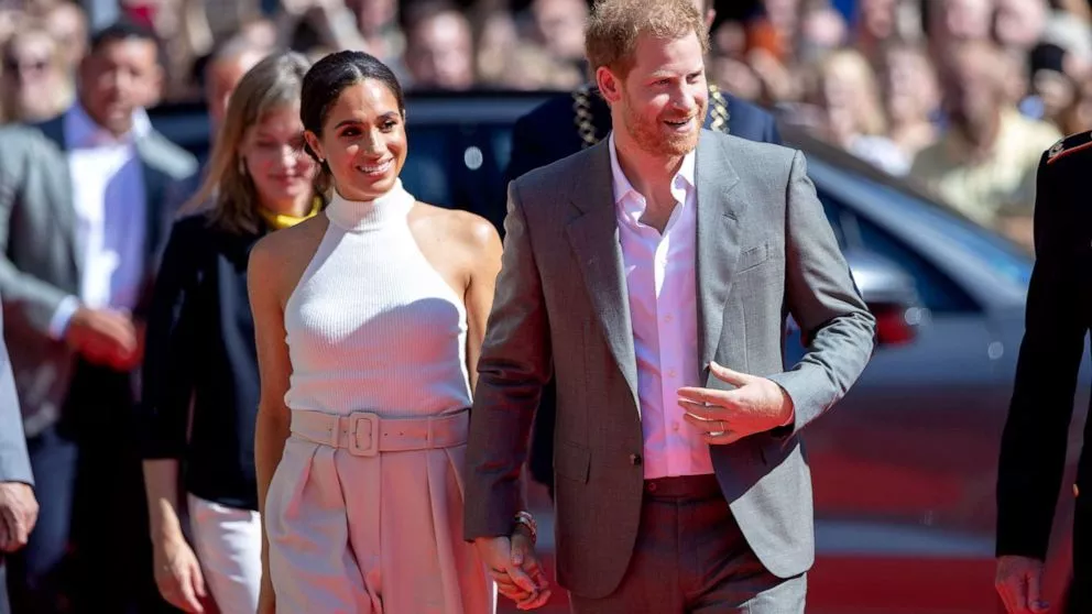 Los hijos de Harry y Meghan, Archie y Lillibet, ahora son príncipe y princesa.