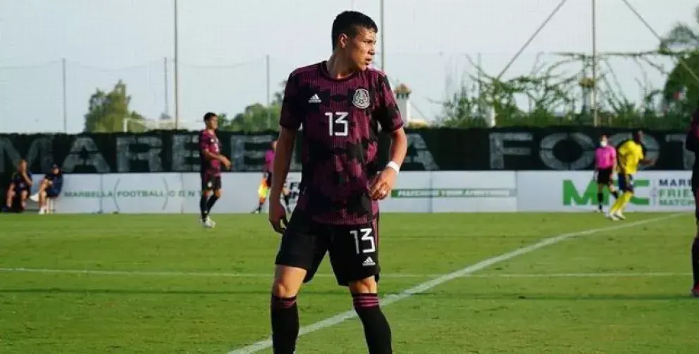 VIDEO: Jugador de América “vende cacahuates” en un autobús.