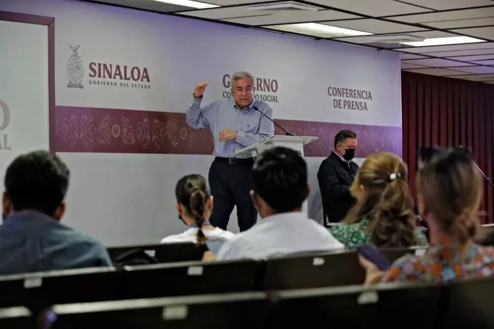 El gobernador Rubén Rocha Moya reitera que las 117 escuelas sin luz ya se están reparando