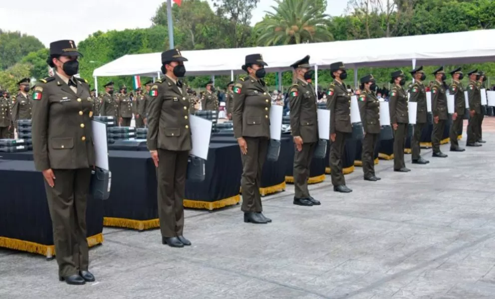Además de brindar servicios dentro del colegio militar, se puede estudiar licenciaturas, ingenierías, maestrías y hasta doctorados dentro del plantel.