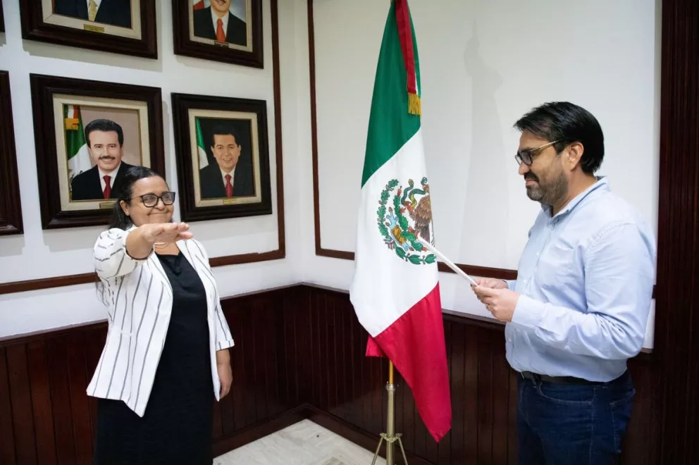 Alcalde de Culiacán, Juan de Dios Gámez Mendívil , toma protesta directora IMMUJERES Ana Isabel Ojeda Esquerra. Fotos: Ayuntamiento de Culiacán