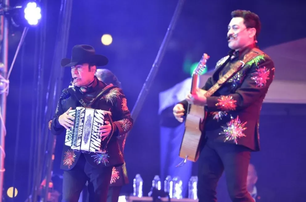 Los Tigres del Norte rugen en el Zócalo de la Ciudad de México